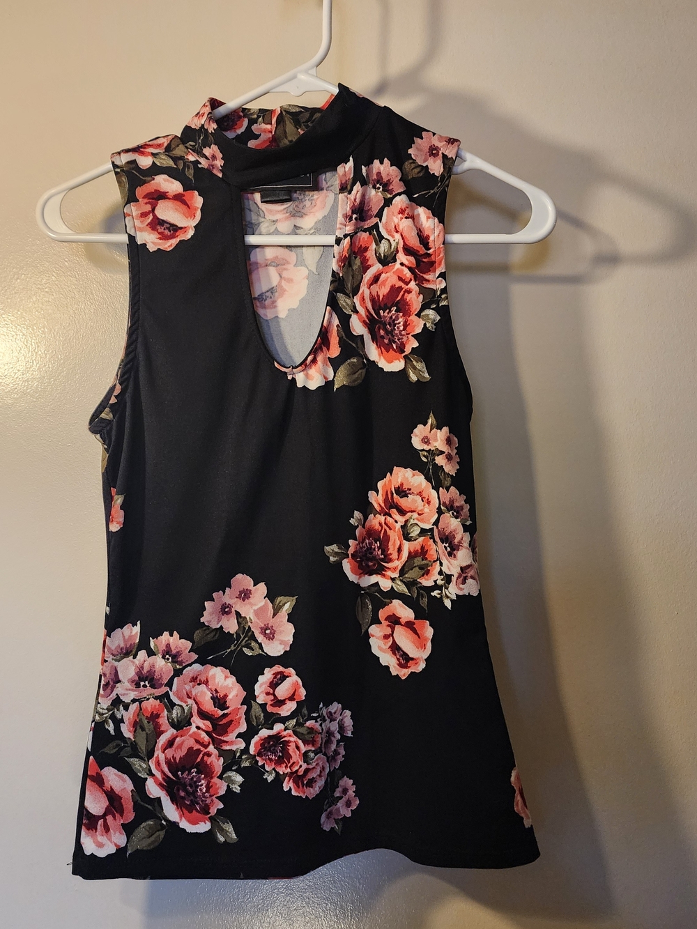 Polly & Esther Black Sleeveless Floral Keyhole Tank with Pink Blooms
